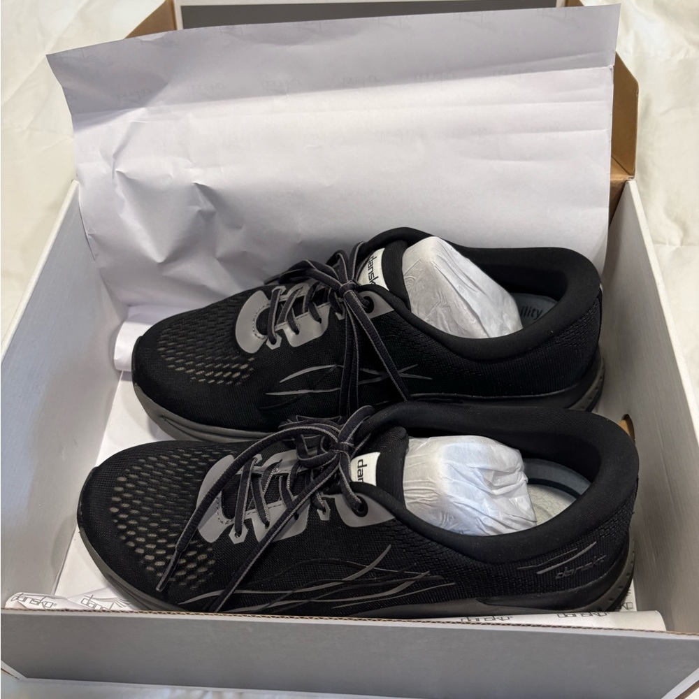 Dansko Black Women’s Athletic Shoes size 39 new!!